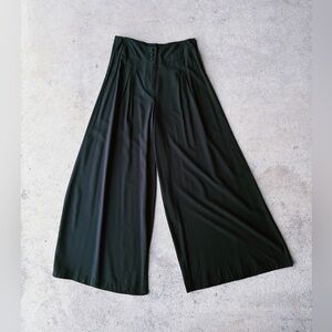 NWT MODCLOTH Black High Waisted Wide Leg Trousers Size M